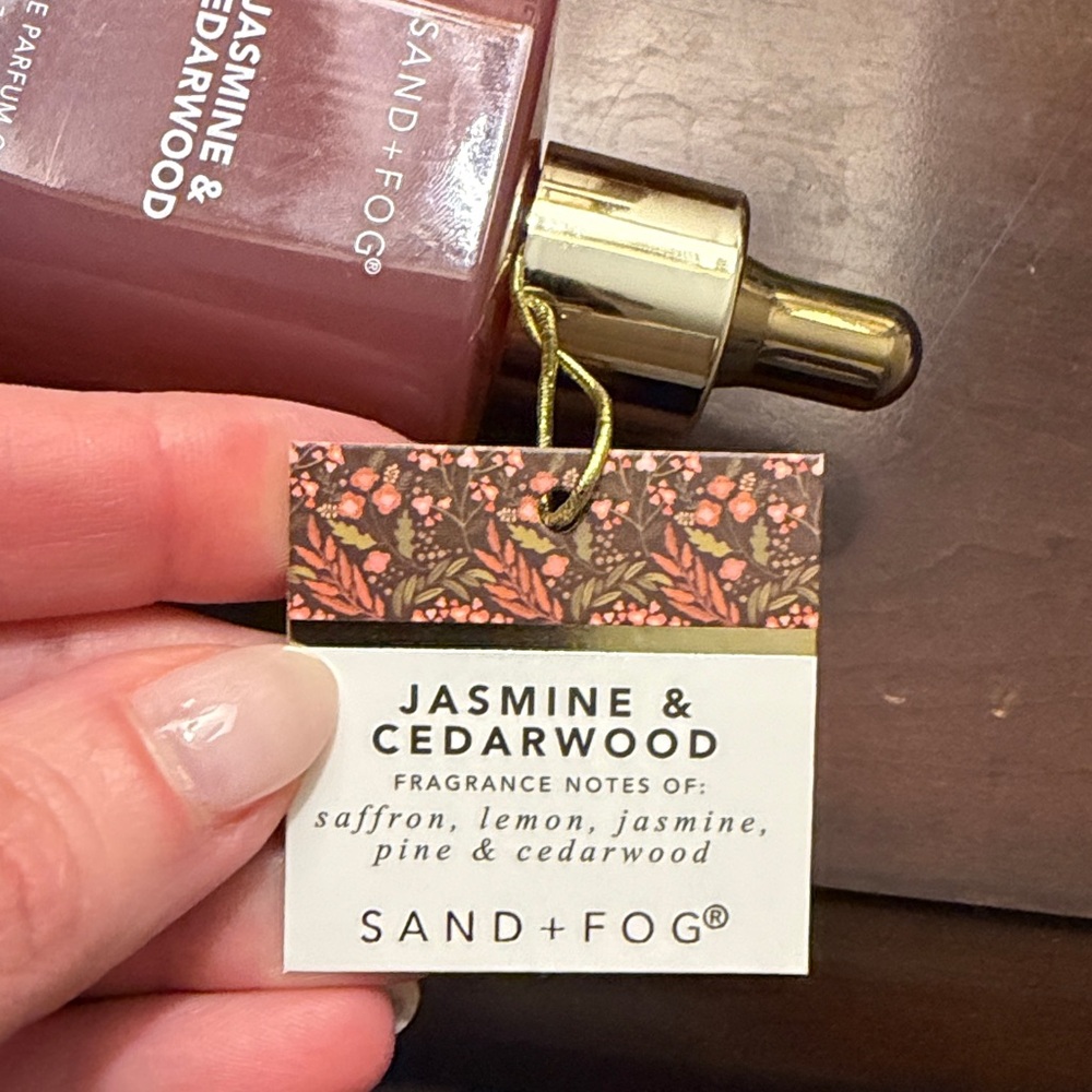 Sand + Fog Jasmine & Cedarwood Perfume Oil - Picture 2 of 3